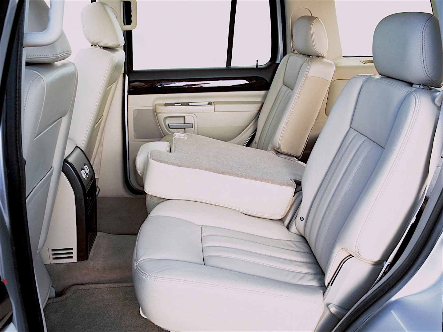 Lincoln Aviator photo 22