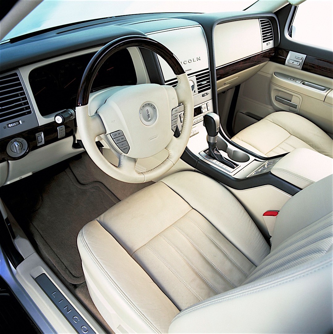 Lincoln Aviator photo 23