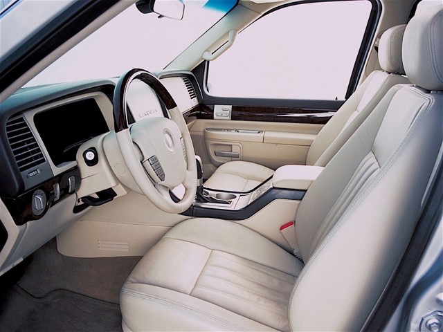 Lincoln Aviator photo 25