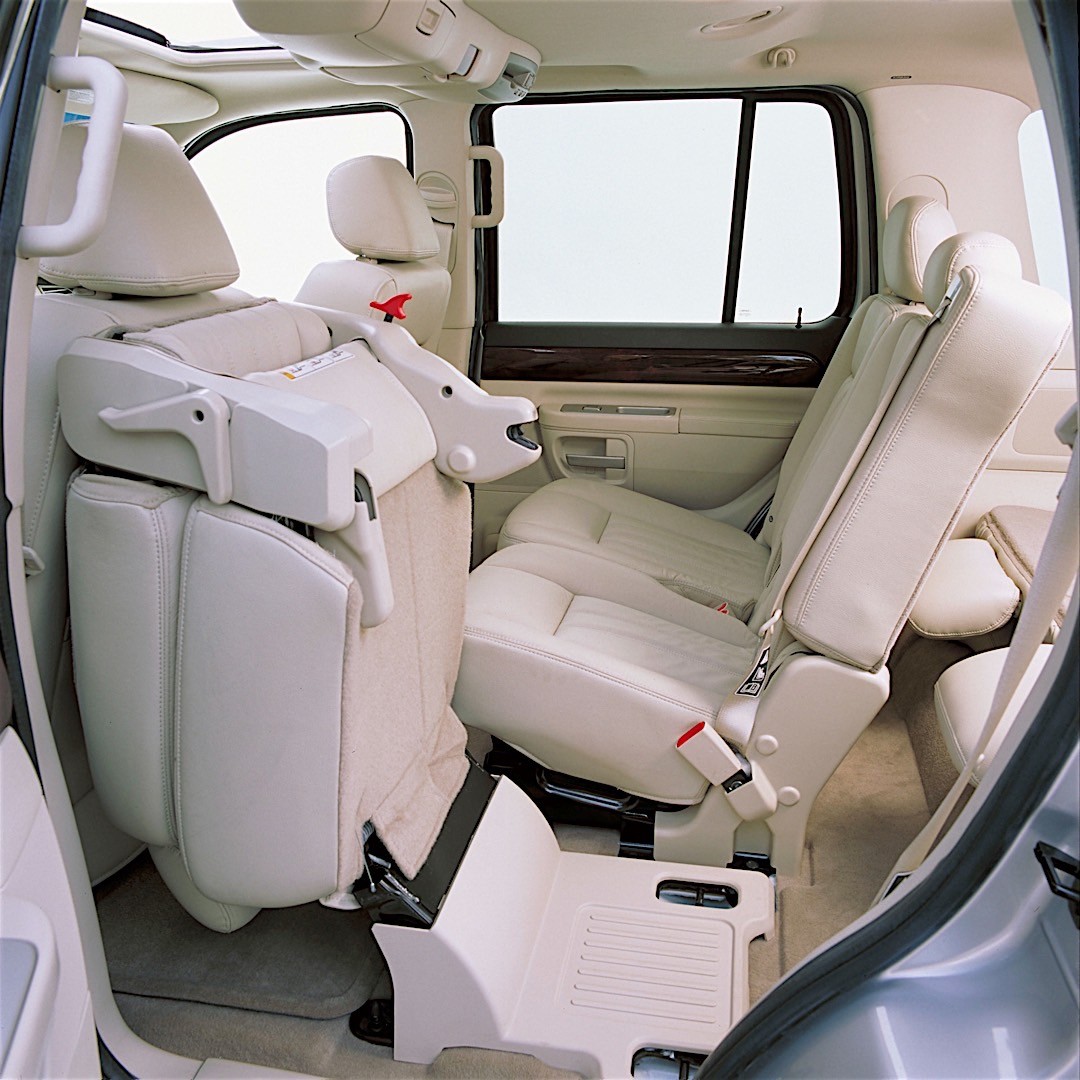 Lincoln Aviator photo 28