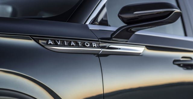 Lincoln Aviator photo 13