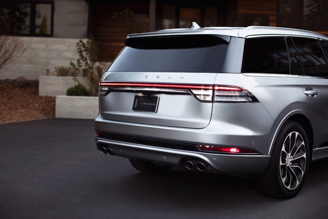 Lincoln Aviator photo 20