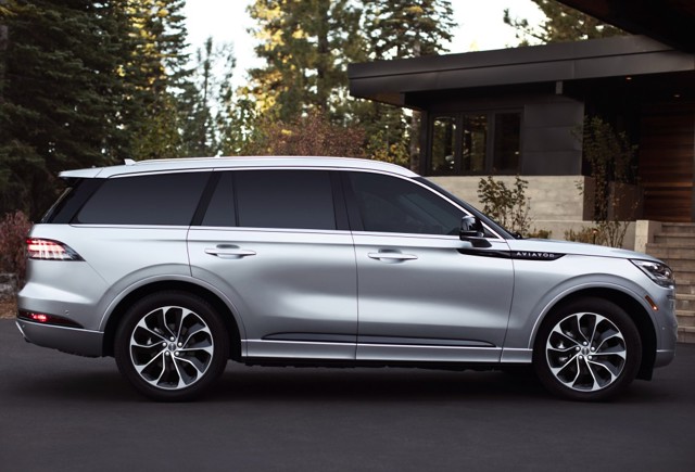 Lincoln Aviator photo 23