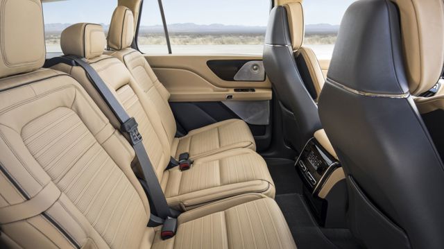 Lincoln Aviator photo 110