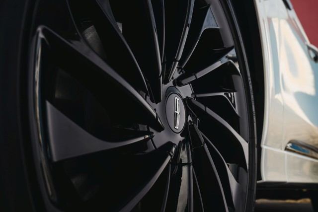 Lincoln Aviator photo 92