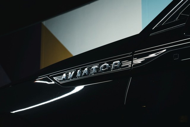 Lincoln Aviator photo 104
