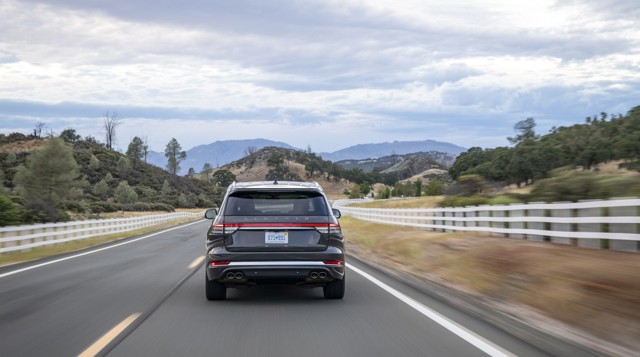 Lincoln Aviator photo 32