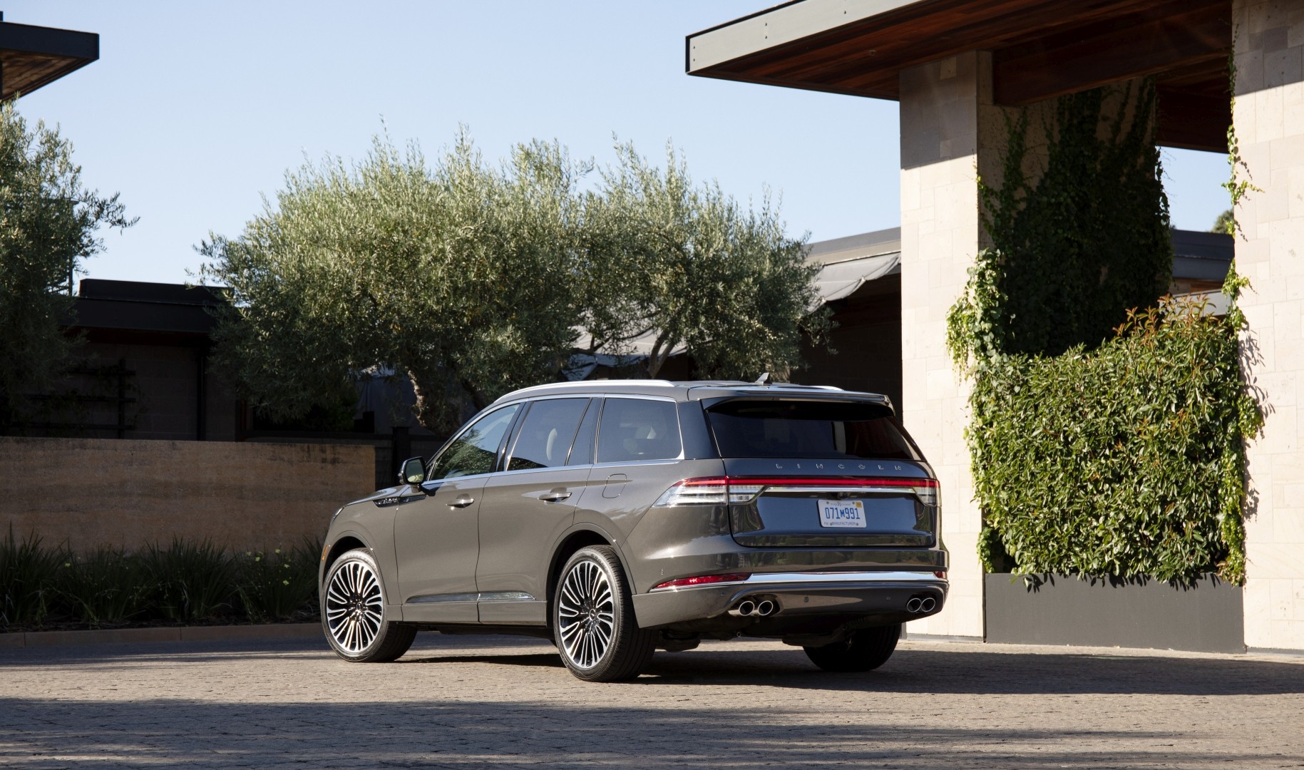 Lincoln Aviator photo 34