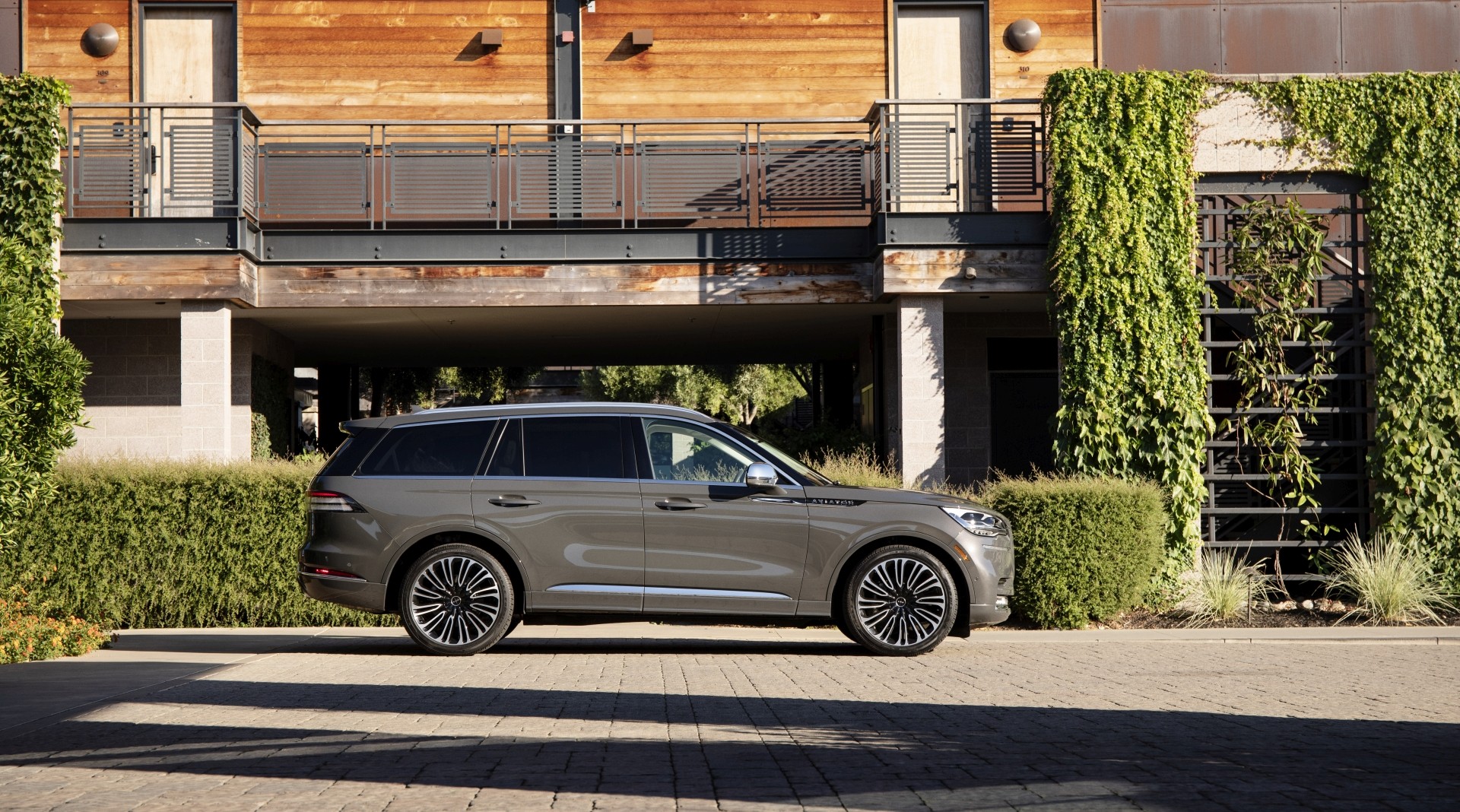 Lincoln Aviator photo 35
