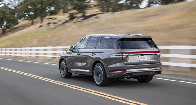 Lincoln Aviator photo 36