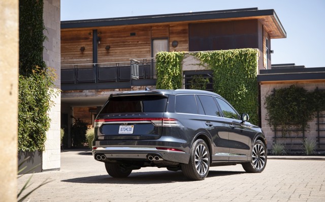 Lincoln Aviator photo 43