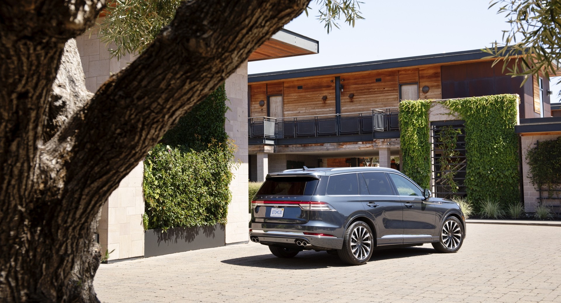 Lincoln Aviator photo 45