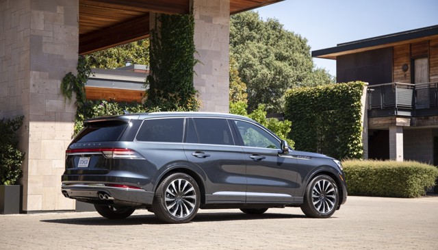 Lincoln Aviator photo 46