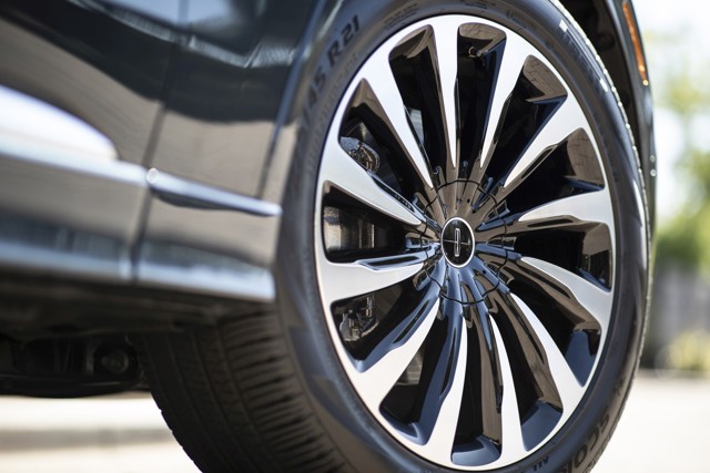 Lincoln Aviator photo 53