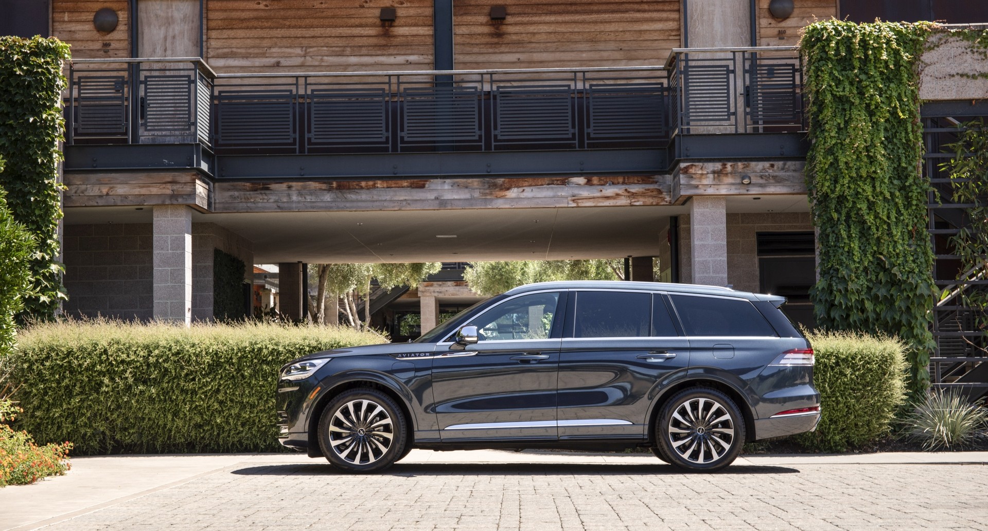Lincoln Aviator photo 77