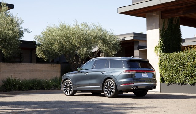 Lincoln Aviator photo 82