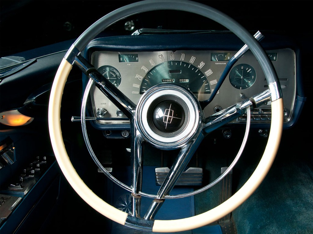 Lincoln Continental photo 20