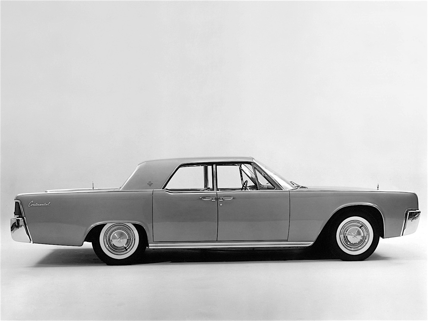 Lincoln Continental photo 2