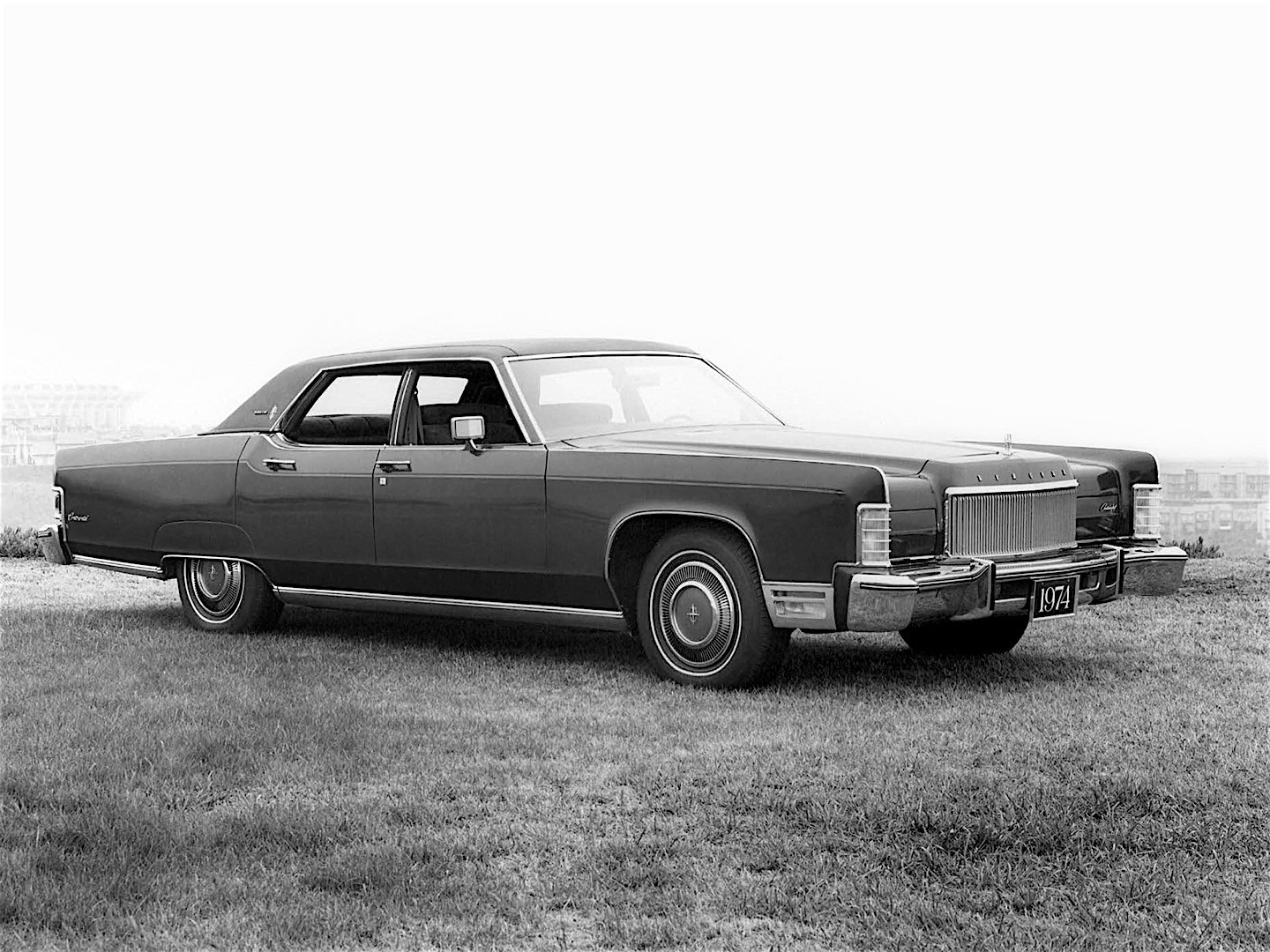 Lincoln Continental photo 3