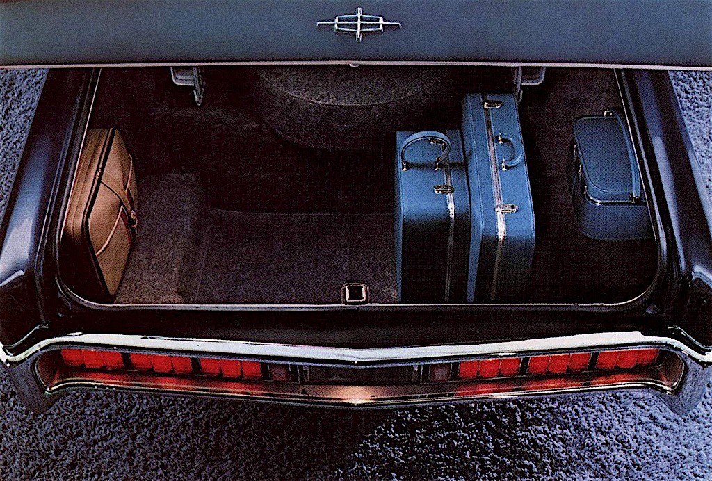 Lincoln Continental photo 38