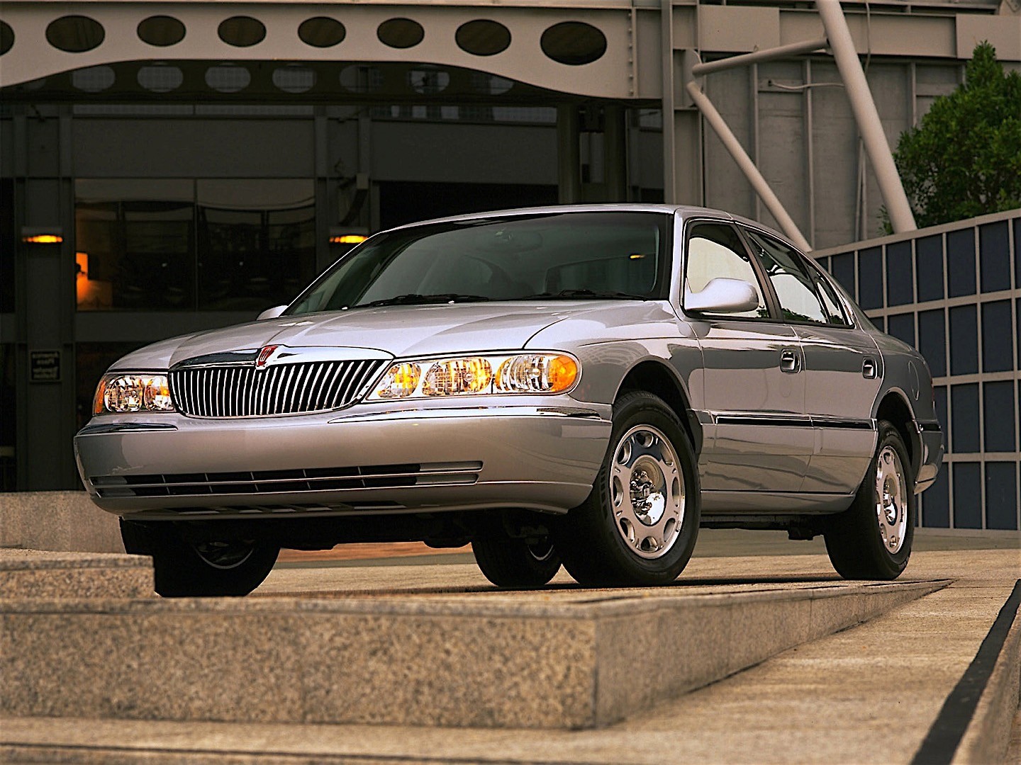 Lincoln Continental photo 5