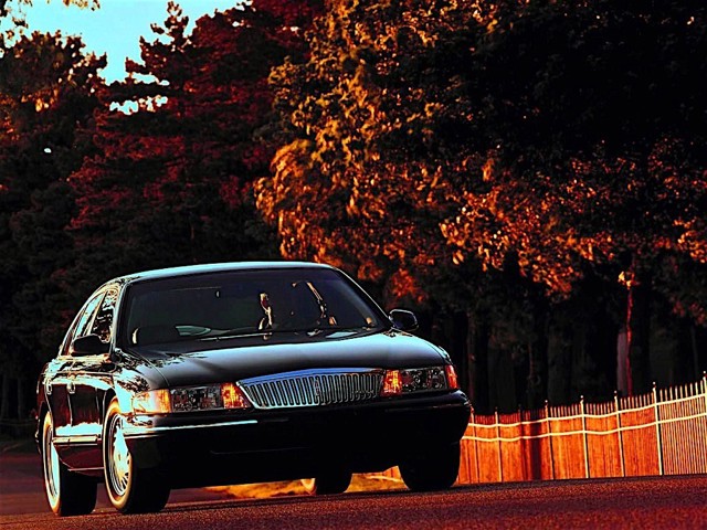 Lincoln Continental photo 25