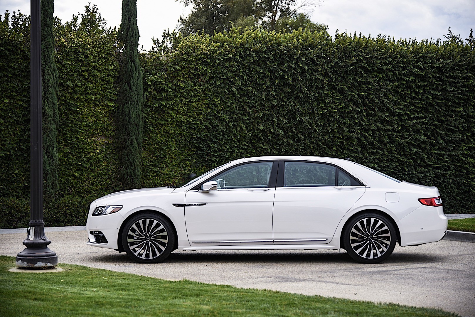 Lincoln Continental photo 20