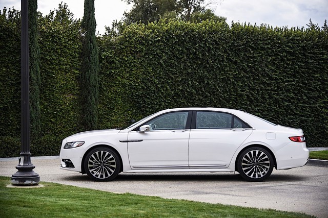 Lincoln Continental photo 20