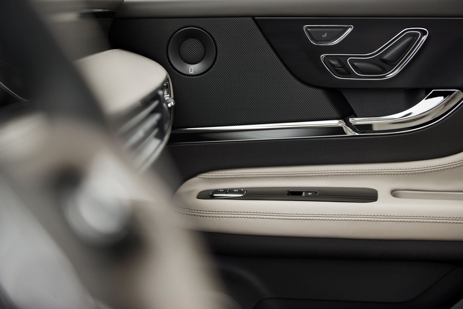 Lincoln Corsair photo 44