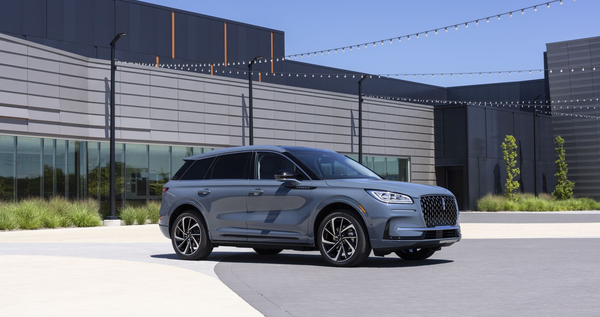 Lincoln Corsair photo 2