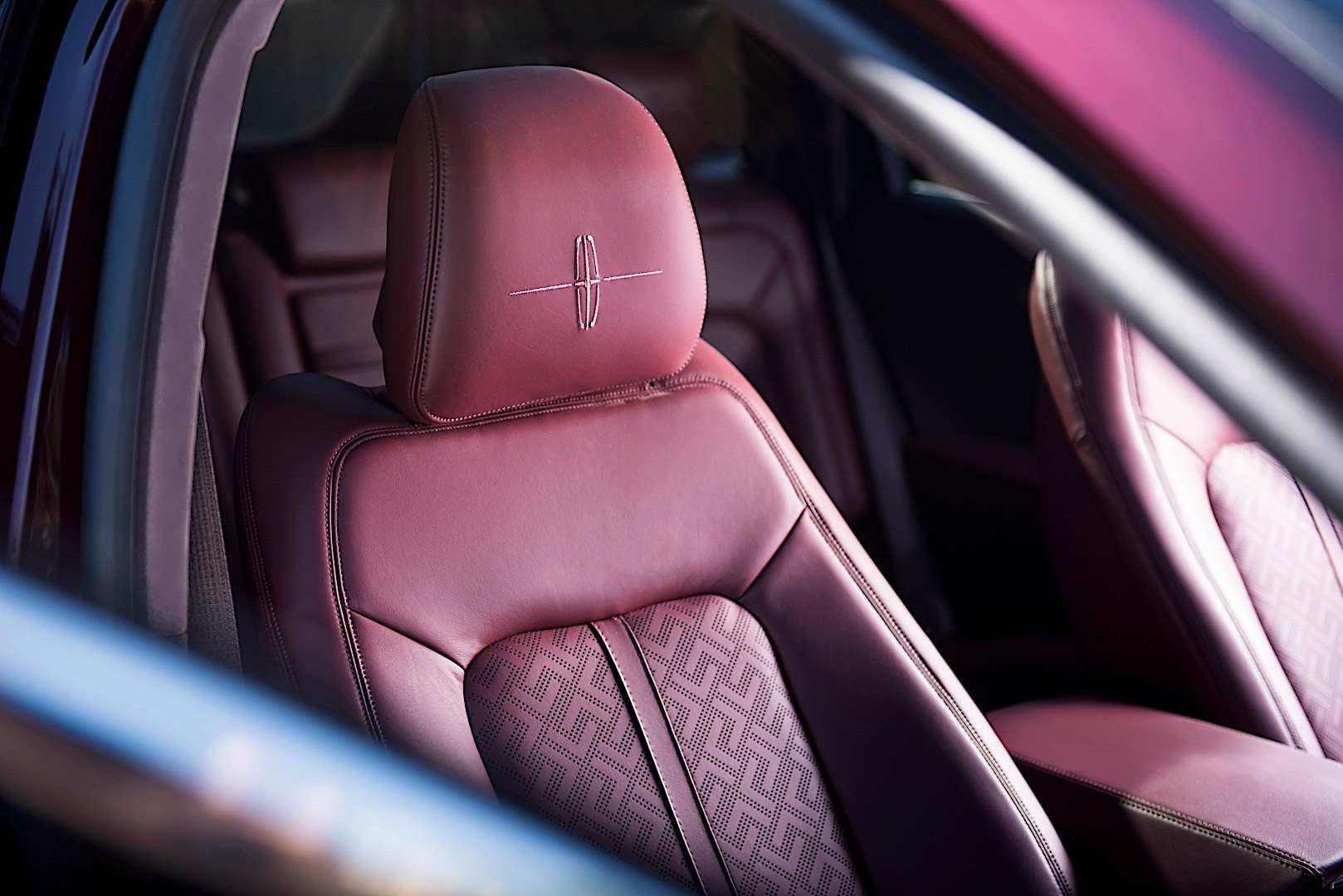 Lincoln Nautilus photo 36