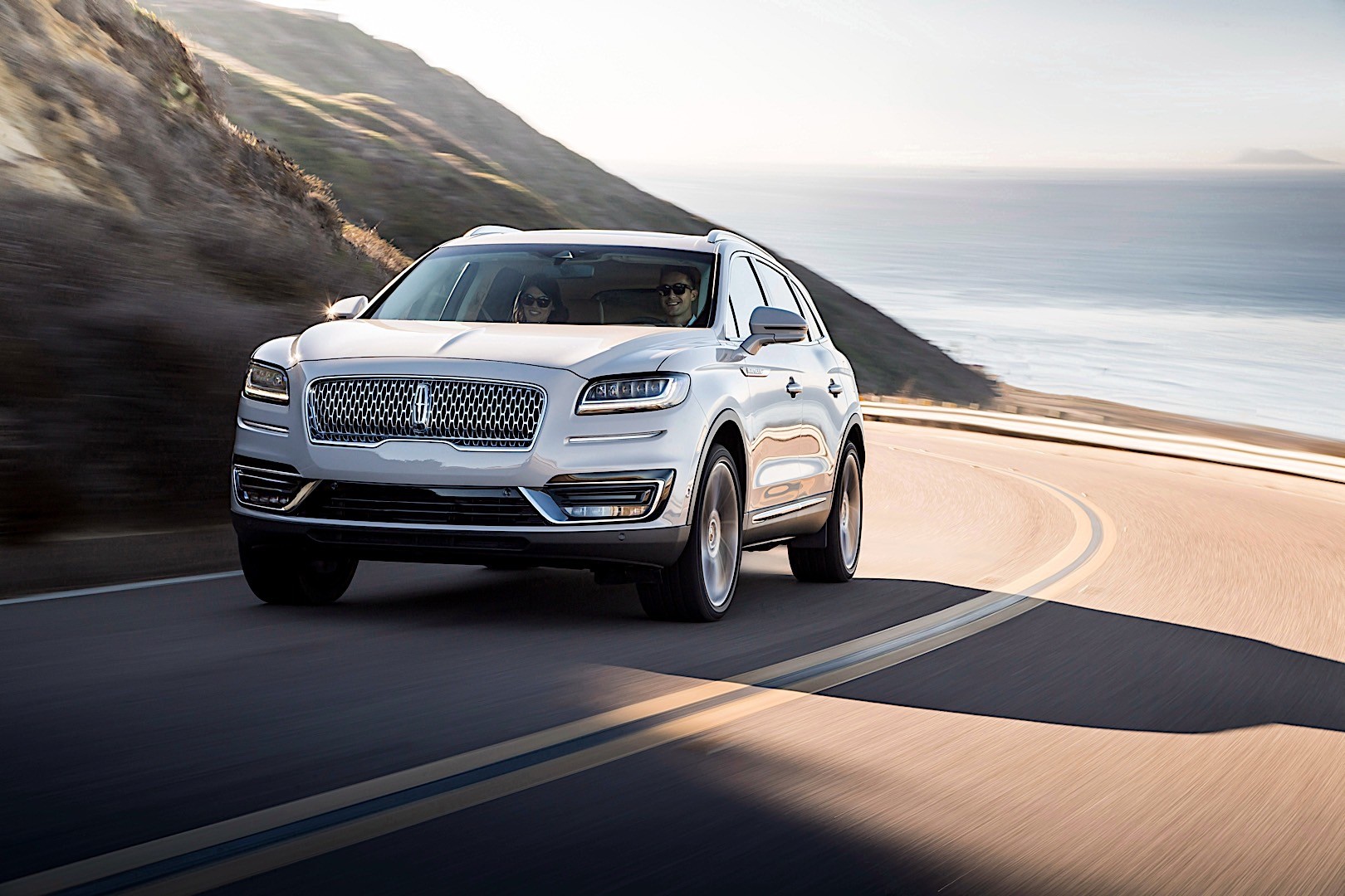 Lincoln Nautilus photo 34