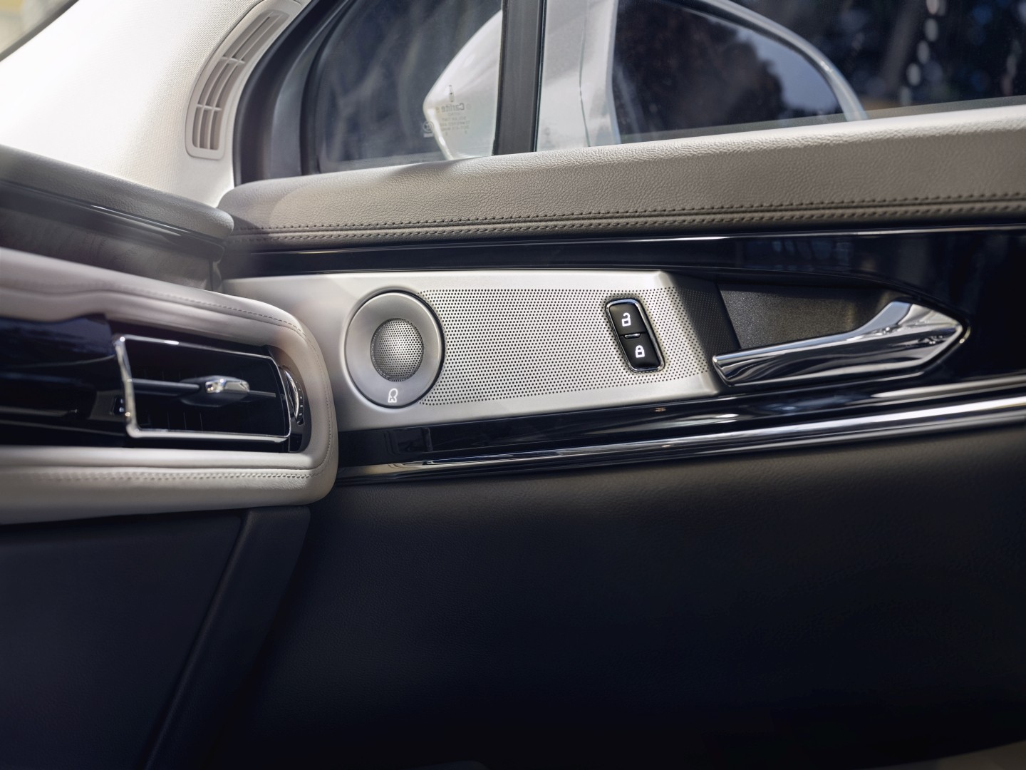 Lincoln Nautilus photo 31