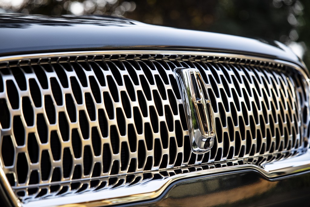 Lincoln Nautilus photo 21