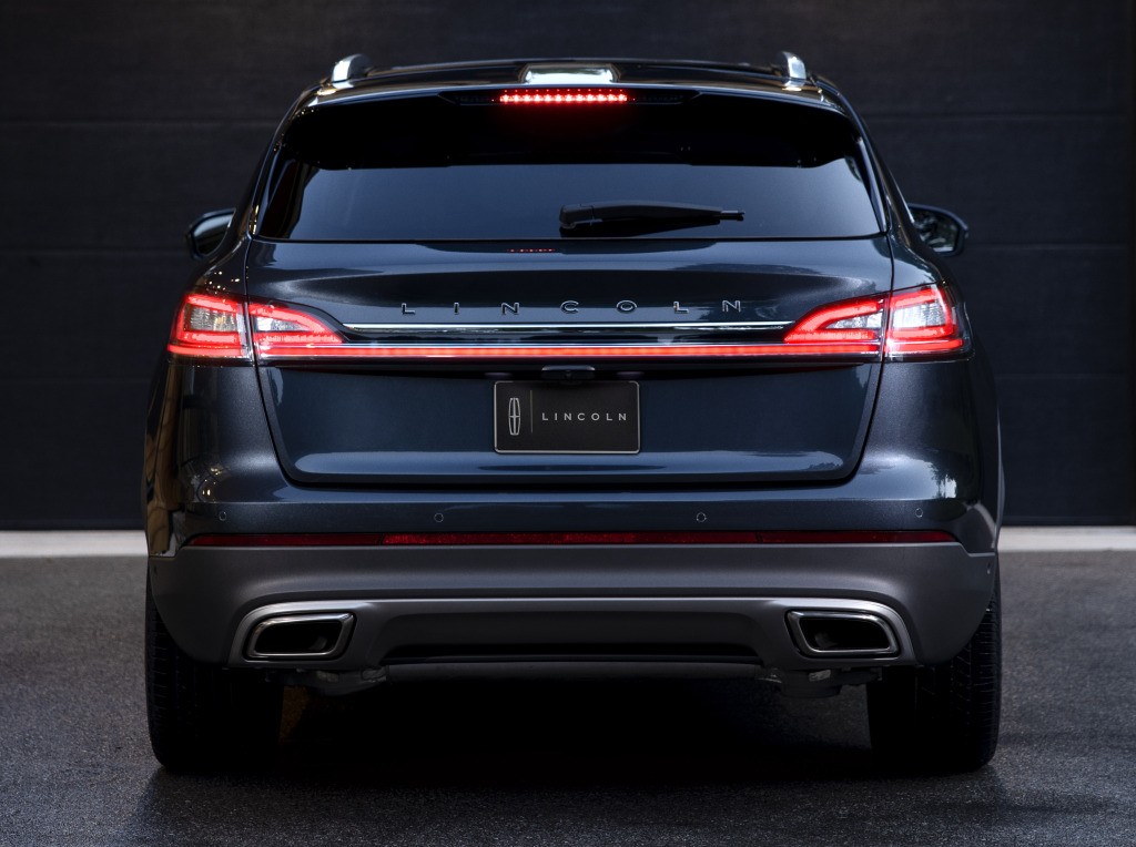 Lincoln Nautilus photo 23