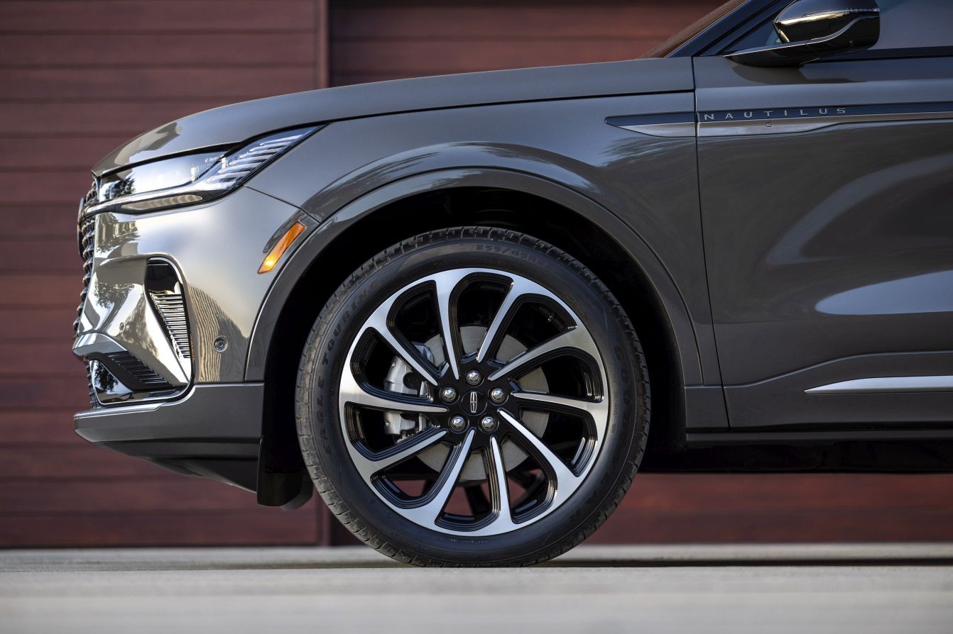 Lincoln Nautilus photo 12