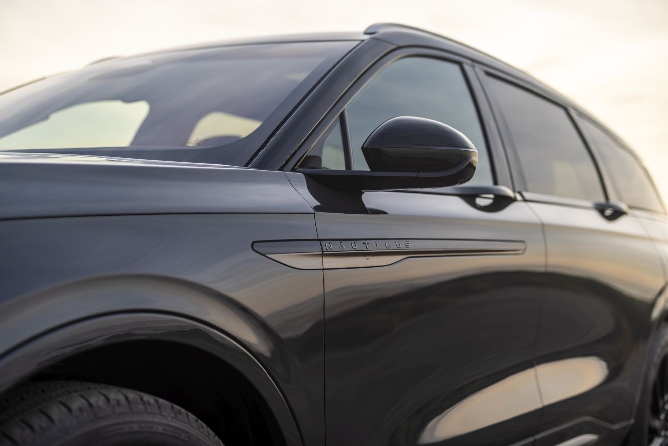 Lincoln Nautilus photo 14