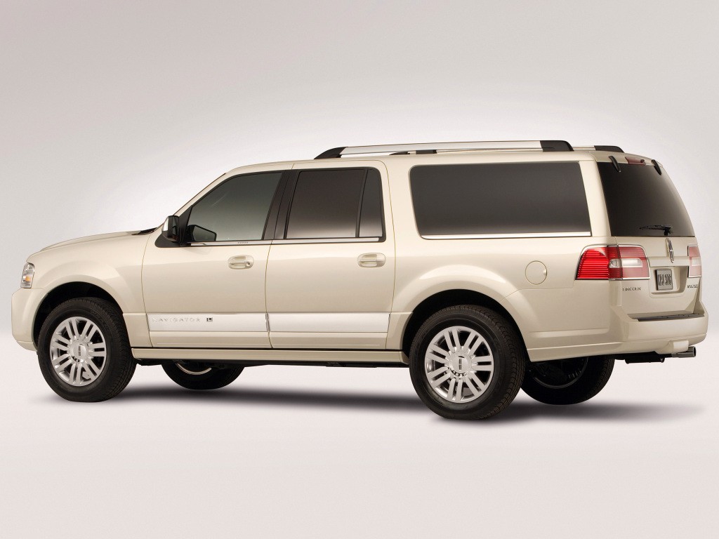 Lincoln Navigator L photo 12