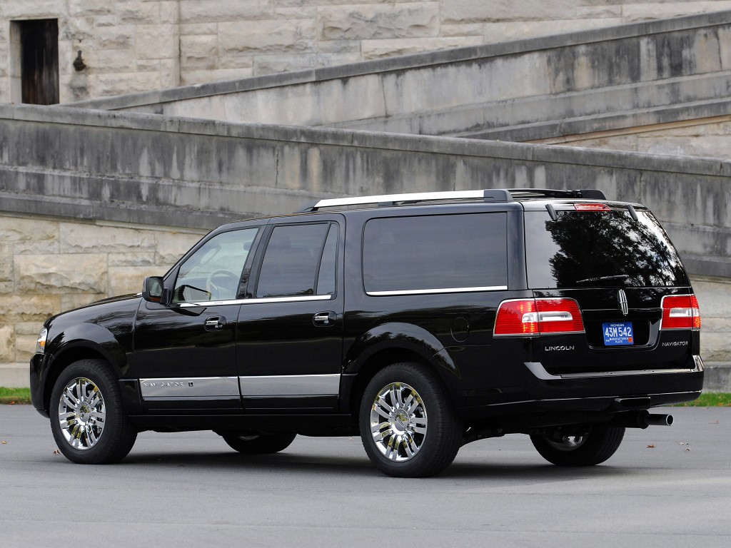 Lincoln Navigator L photo 13