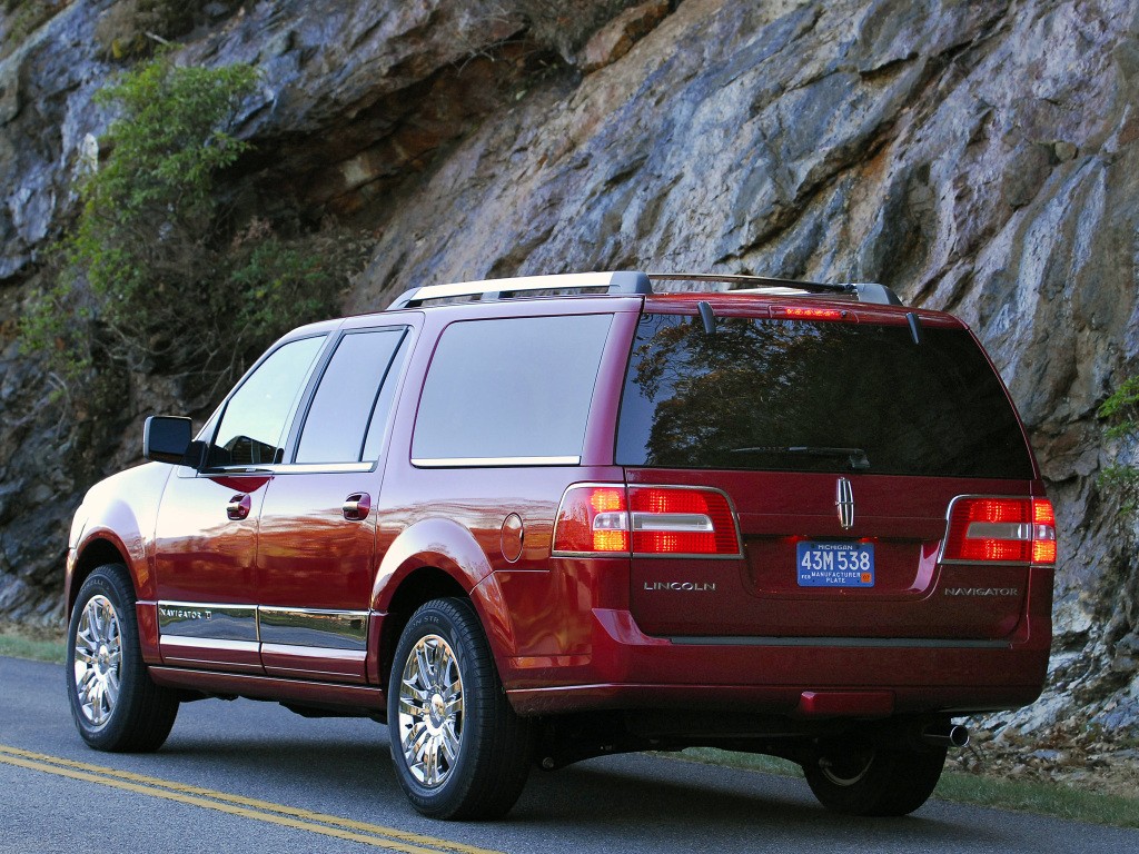 Lincoln Navigator L photo 16