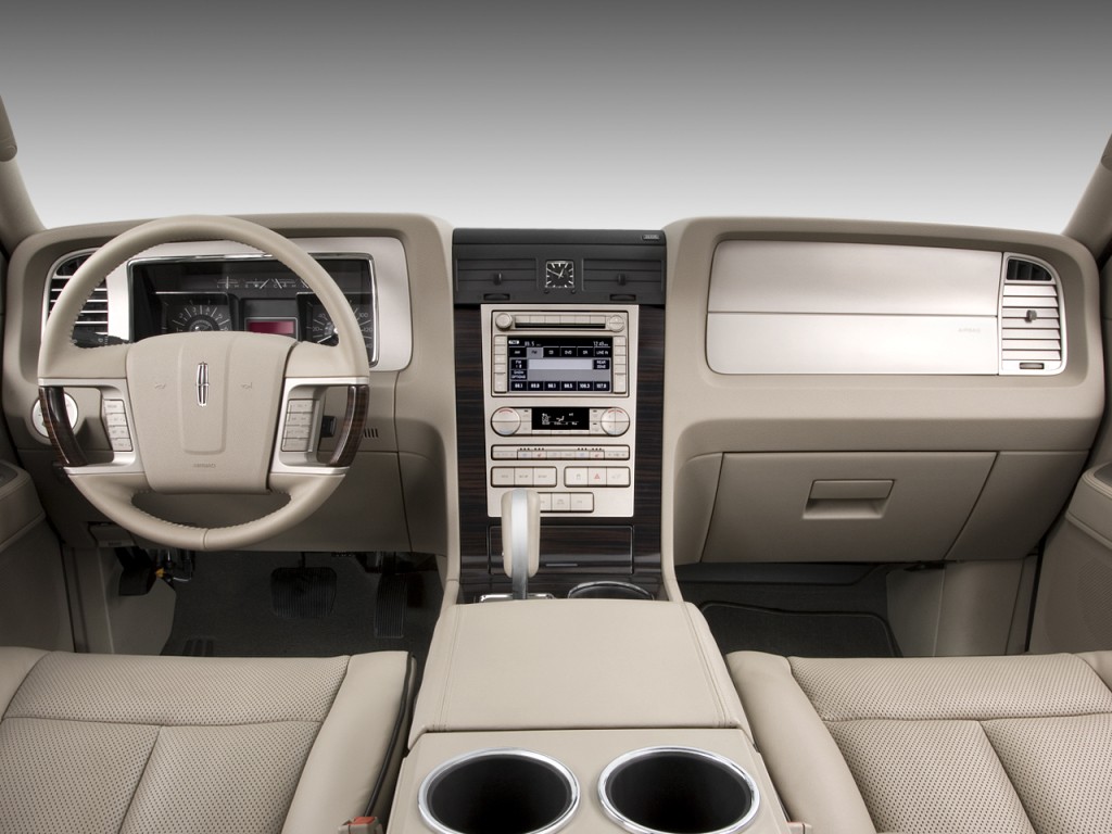 Lincoln Navigator L photo 22
