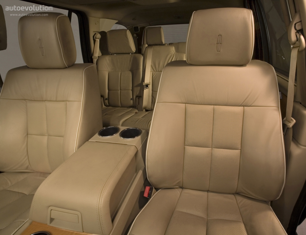 Lincoln Navigator L photo 21