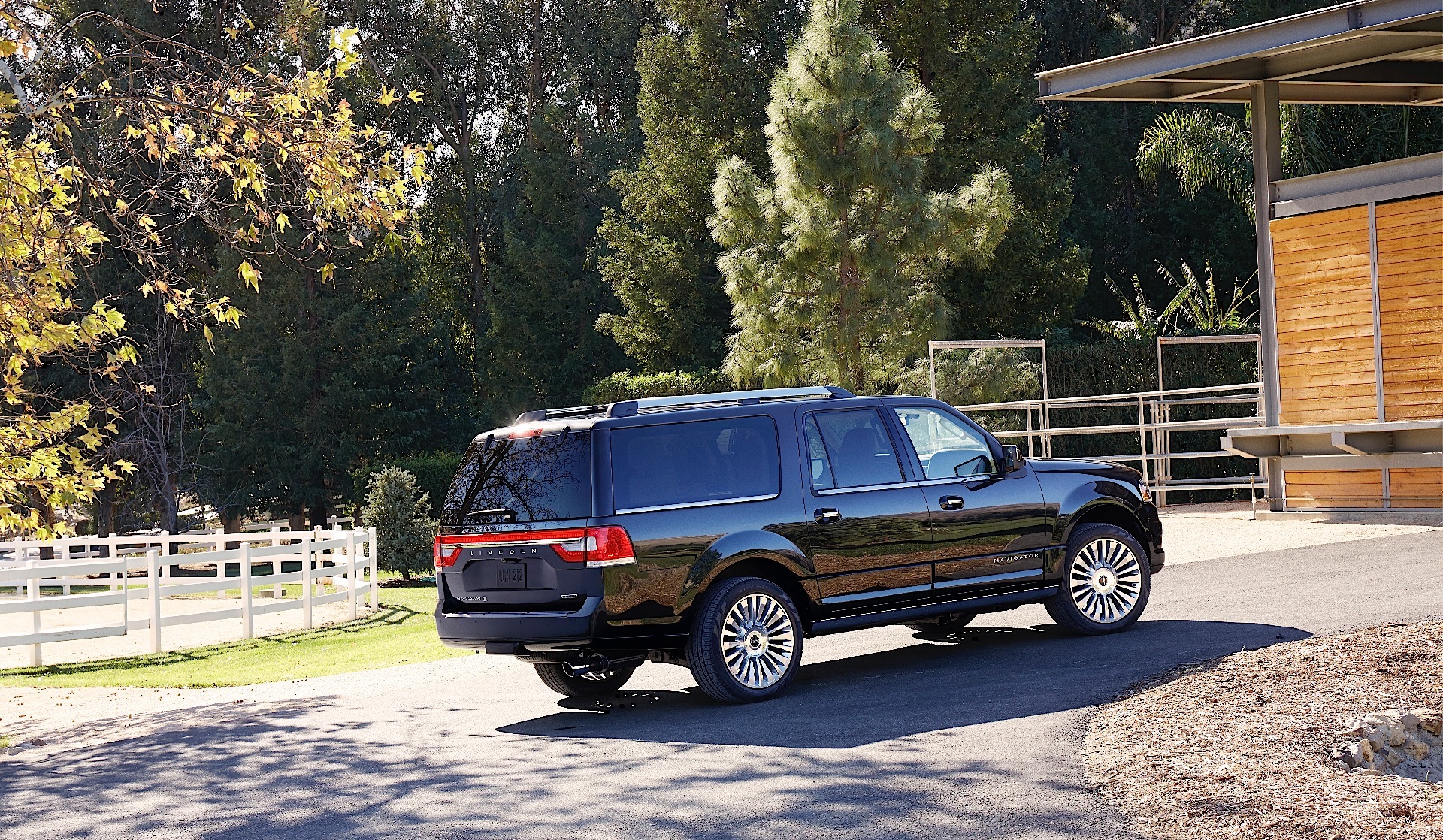Lincoln Navigator L photo 13