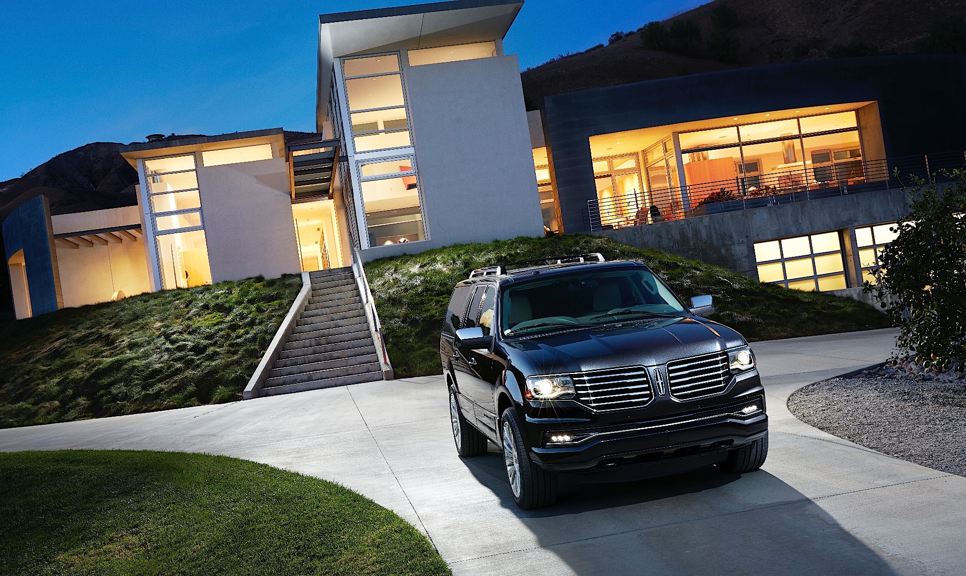 Lincoln Navigator L photo 14