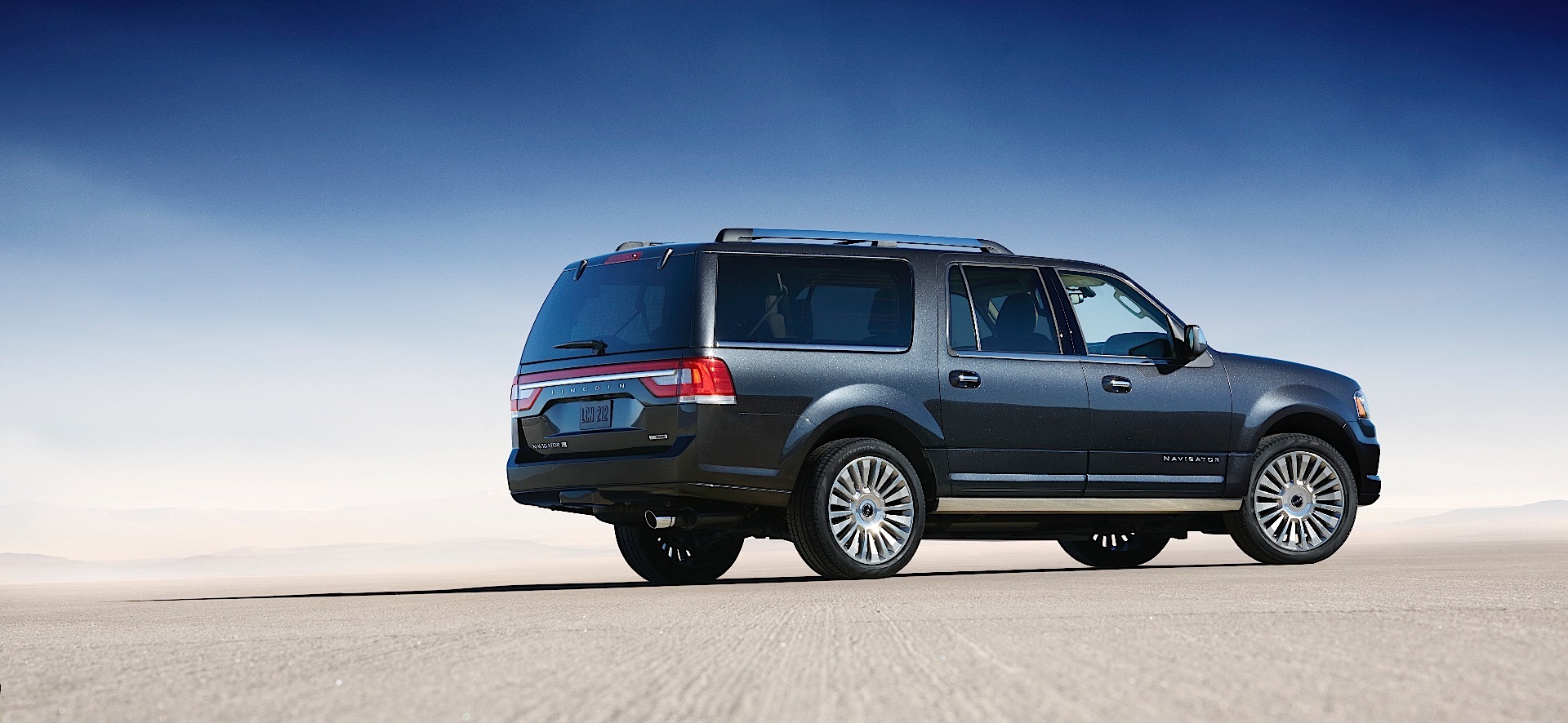 Lincoln Navigator L photo 16