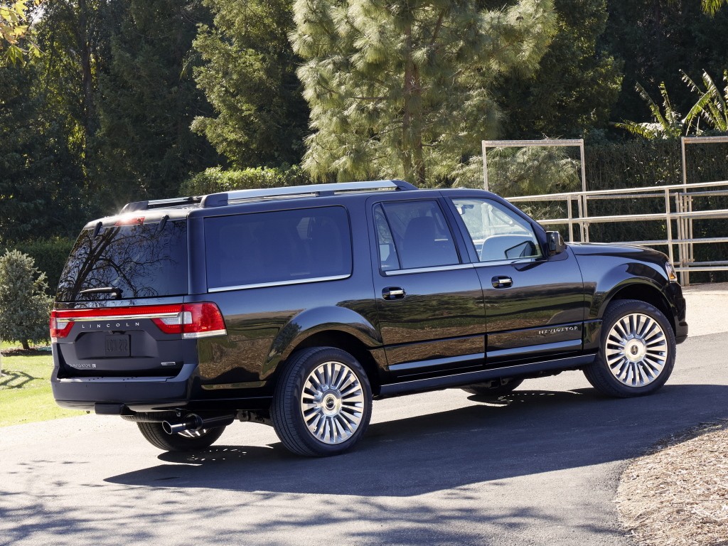 Lincoln Navigator L photo 19
