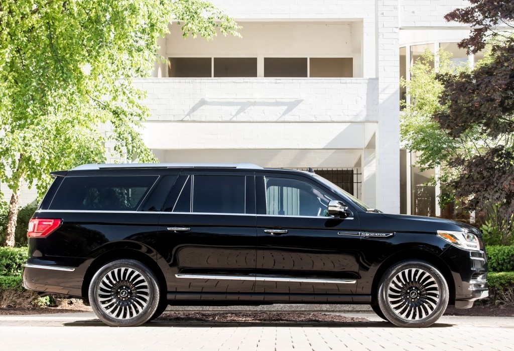 Lincoln Navigator L photo 3