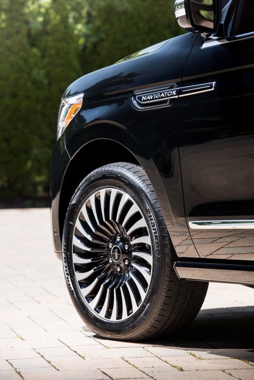 Lincoln Navigator L photo 6