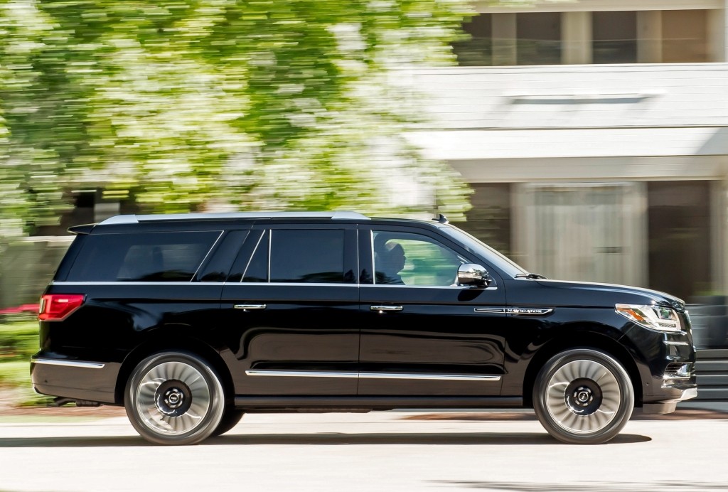 Lincoln Navigator L photo 9
