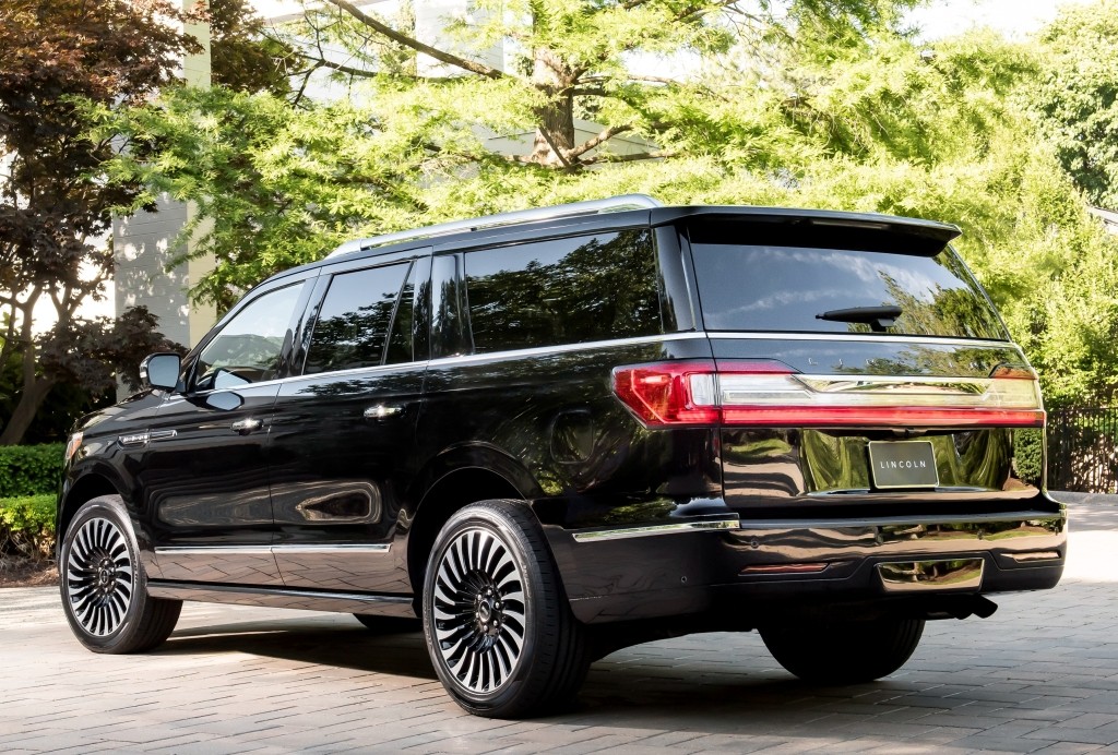 Lincoln Navigator L photo 10